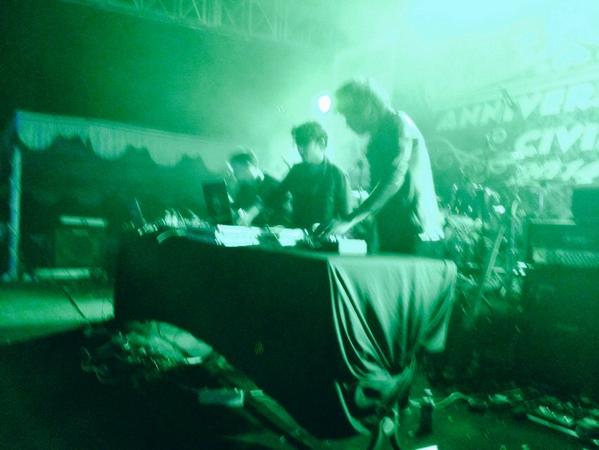 Semalam penonton dan panitianya keren , sering-sering bikin acara yg support band lokal yak :D cc: <a href="/AnniversarioC/">Civil anniversario </a>