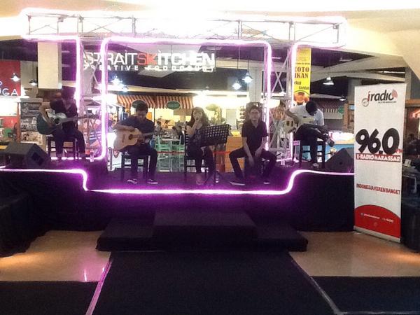 Terima kasih <a href="/InsidiaBand/">Inner-side of Audia</a> telah meramaikan Siaran langsung kita dari <a href="/TSM_Makassar/">Trans Studio Mall Makassar</a> siang ini. Kalian keren banget!!??