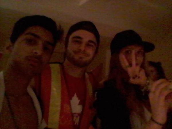 ttour77's tweet photo. JUST CALL ME A SELFiE KiNG #threetrys #staysafe http://t.co/wMJfnNdD2t