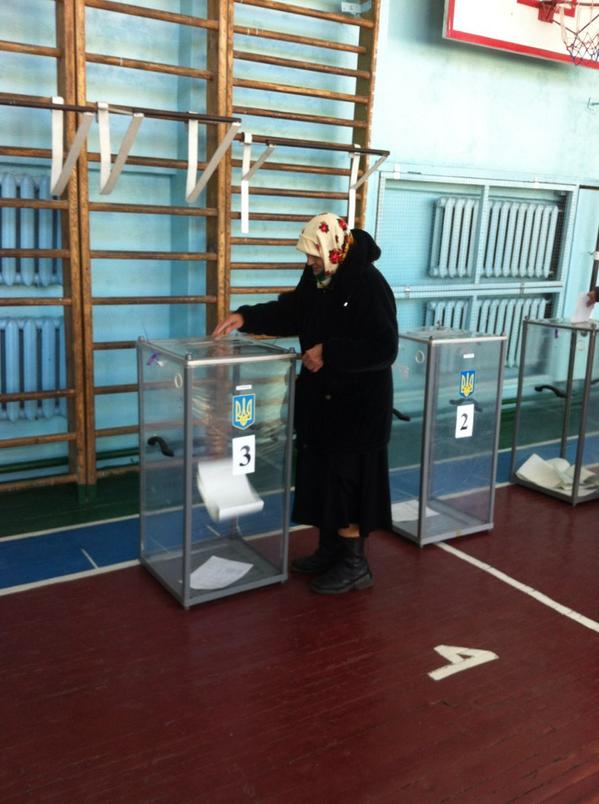 ChristopherJM's tweet photo. #UkraineVotes today. This image from the former rebel-controlled city of #Sloviansk http://t.co/a6Ui1JrmGg via @novostidnua