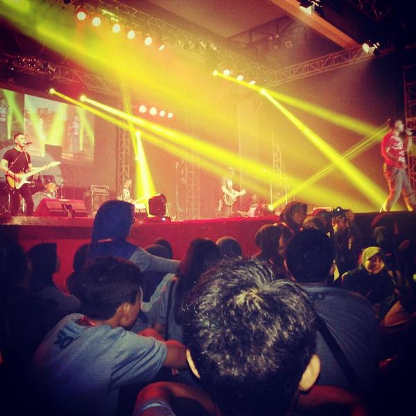griya_eo's tweet photo. Andra and thebackbone @SMANSAthok http://t.co/pf2dfwNKfq