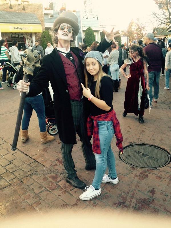 HannahStoneLive's tweet photo. Six flags😛 http://t.co/bXd4OfAiaB
