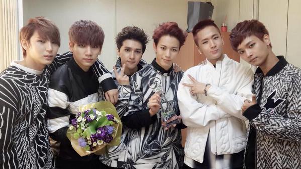 KokorovixxVi's tweet photo. VIXX1位 おさらい
#ERROR1STWIN ショーチャン
#ERROR2NDWIN ミューバン
#ERROR3RDWIN 人気歌謡
びくす!ほんとすごい!
びょるぴ!頑張った甲斐があったね! http://t.co/Tww908TBxL