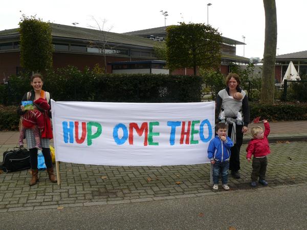 PaulLips's tweet image. &apos;Hup ome Theo&apos; bij 5 kilometer Heemstede Loop #heemstedeloop