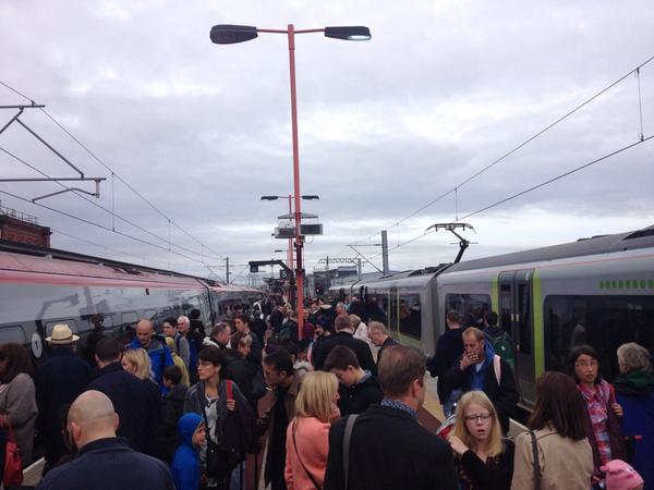Bucko1983's tweet image. Chaos at rugby station this morning! #poorcustomerservice #poorcomms #NFL @robreay @VirginTrains missed the game :-(
