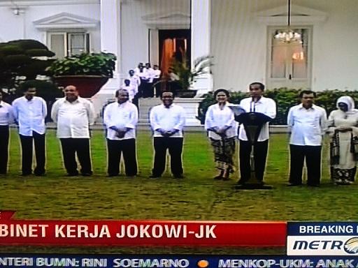 #IndonesiaBaru JKW announces Cabinet line-up, Sudirman Said appointed as Energy Minister goo.gl/uRpZ0W