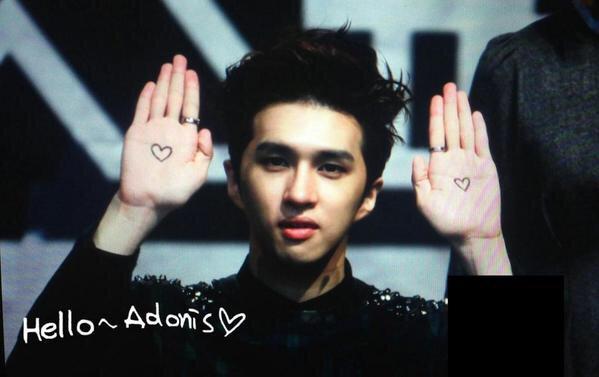 ulandewiayu's tweet photo. 아... 귀여워 ^^ "@VIXXbiased: [PRE] 141026 #VIXX KEN @ Jamsil Fansign (©HelloAdonis0406) #ERROR3RDWIN http://t.co/0lwbr0LJdd"