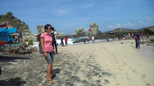 setiyani27's tweet photo. @HelloParadiseT7 panorama terindah yg aku dapet d pantai #klayarpacitan..#hellopacitan http://t.co/YdksGezwTb