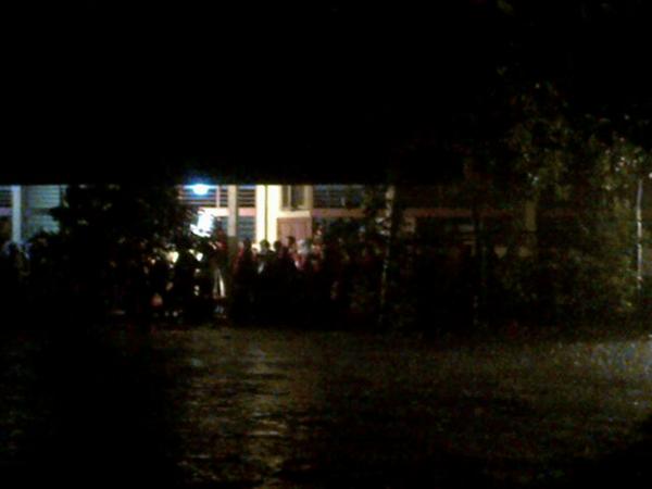 Ini peserta di gedung sebrang yang senang atas kemenangannya! Selamat ya!!!! :D