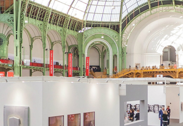 ActuaLitte's tweet photo. La @FIAC ou le viol des foules, par le collectif #Apostasis https://t.co/tw4V7PDHd3 http://t.co/z4ju6z7ZVD
