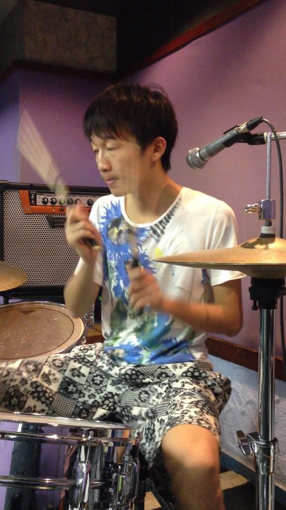 horiefuki's tweet photo. ドラム叩く堀江…かっこいいなー。 http://t.co/o49MDcZFLc