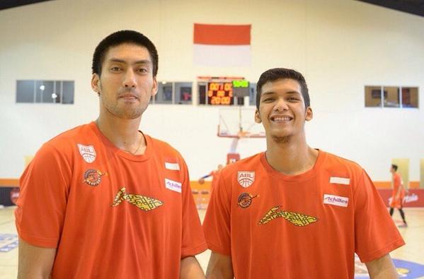"<a href="/ABLnews/">ABL</a>: <a href="/Ronaldositepu/">dodo.</a> &amp; <a href="/KevinYonas42/">Kevin Y.A.S.</a> getting ready for their last regular season game. By Tommy Julyanto "