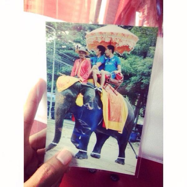 YsayMarasiganFP's tweet photo. Me and ysaymarasigan not so picture perfect take 😂😭 #failselfie #ElephantRiding #pictureimperfect
-Karl Baysa http://t.co/gmmOwpCOr1