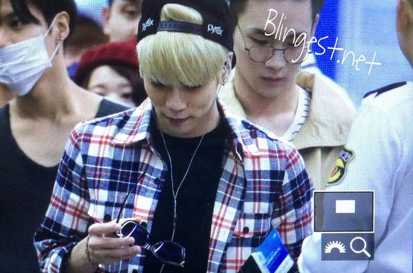 141026 Incheon Airport smiling JJONG╭(╯ε╰)╮