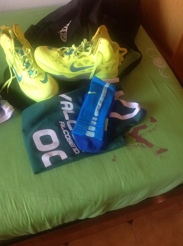 Titongui_mario's tweet photo. Vamos a por un poquito de baloncesto #BuenosDias #ILoveThisGame #Valcude http://t.co/OxIxVnK6ma