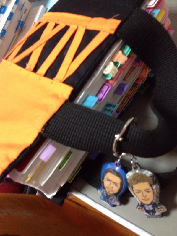Chisaaa829's tweet photo. こんな私の為に、プレゼントや応援メッセージを送ってくれて
本当に幸せ者だなって思います。
みんなのくれた想いはこのレビューにコピーして挟んでます。
国試までヤル気が無くなってしまった時は
みんなの言葉を見て、頑張っていきます！ http://t.co/KaU8zz4LvQ