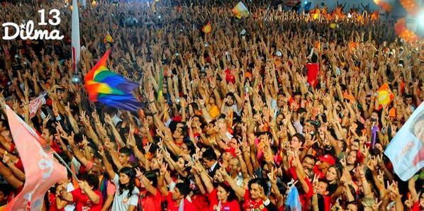 liderdereality's tweet image. Aécio tem os famosos ao lado dele, Dilma tem o povo.

#DilmaNovamente #SomosTodosDilma