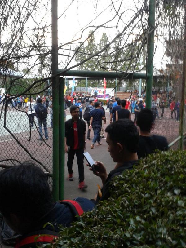 Ravera_48's tweet photo. Masih acustikan :) http://t.co/RZbnJf1Mhi