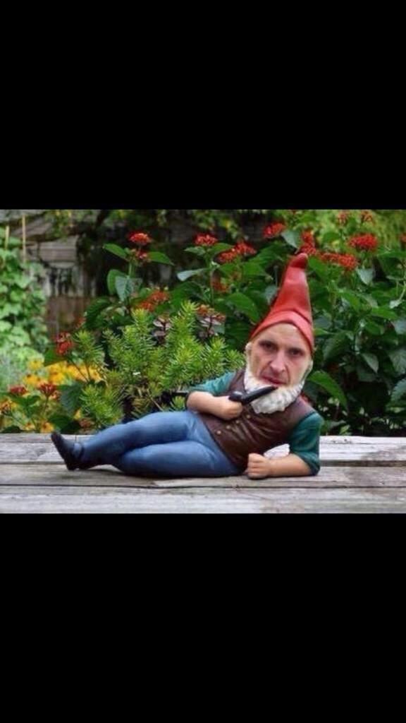 nidgeofficial's tweet photo. Happy #lovehate day!! 🔫🔪💊💉🚬💷💶💶 http://t.co/OWInWBwcAl