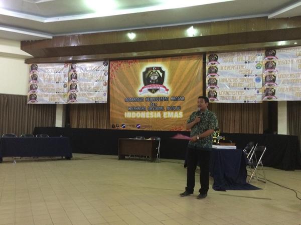 KDB_UB's tweet photo. Tiba saatnya pengumuman juara Kompetisi Debat Brawijaya 2014 yg diwakilkan oleh Kak @Setya_Nugnug! #KDB2014 http://t.co/YOssMsPIyz