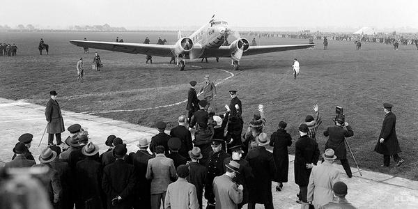 KLM's tweet image. "KLM’s first MD-11 landed at Schiphol in 1993 on 10 December at 11.00, to be exact." klmf.ly/1rswNbc #KLMblog
