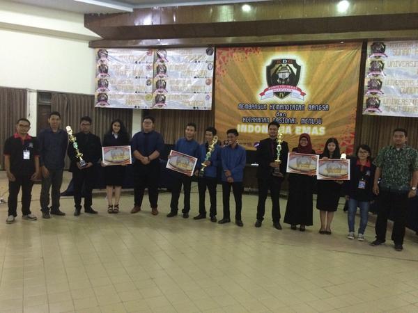 KDB_UB's tweet photo. PERINGKAT 1: UNDIP | PERINGKAT 2: UNS | PERINGKAT 3: UNPAD. @infoUNDIP @mahasiswaUNS @PLEADS_. Selamat! #KDB2014 http://t.co/5KdCbdWd5E