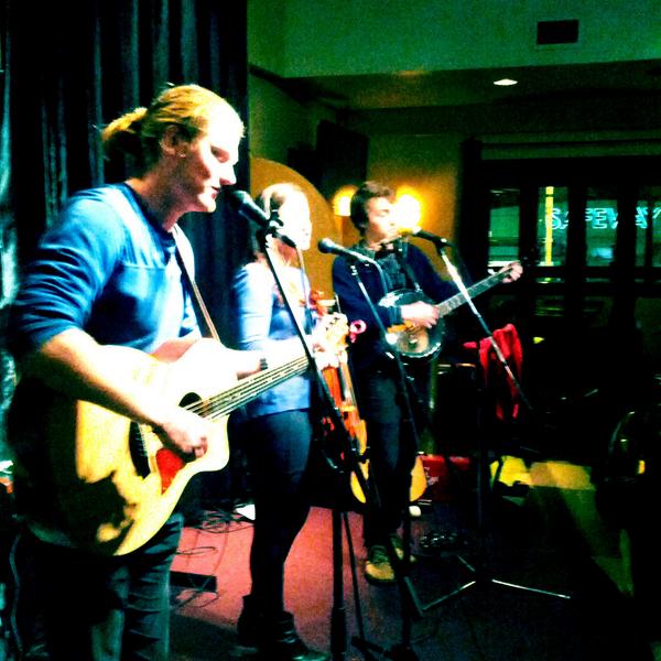 satnitemusic's tweet photo. #wicked night!#lukewallace #bluegrass #artistandslave #music mastery #zulupanda #songwriter #wildman #samsonporter http://t.co/o36VcDPMjm