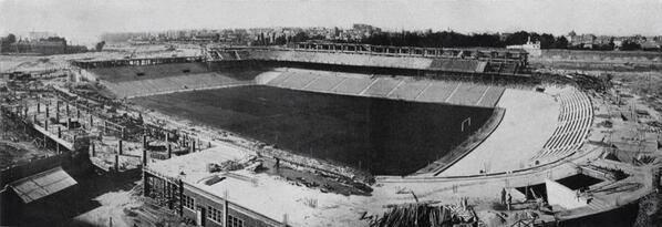 CoinWuTang's tweet photo. El Santiago Bernabeu (actual estadio del Real Madrid C.F) se construyó en 1947 y costo 288.000 pesetas http://t.co/y5JgM3O4jE