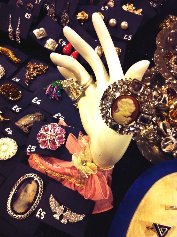 sabrinafair2014's tweet photo. #brooches #costumejewellery #vintage #huntingforsomethingspecial #gifts check us out @vintagefair today #Nottingham http://t.co/406ZHz81pG