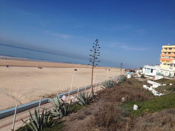 ARGUISJUELA's tweet photo. Espectacular como esta la @MejorPlaya hoy 26 de octubre. Mucho mejor q en julio. @playadedonana #Huelva http://t.co/IPcQ1GPGpx