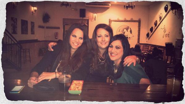 RocioDelLolico's tweet photo. Un poquito de @TRODOLOSI @Martarolopez @CristinaRL4 @joseluiscazorla http://t.co/nhOwd57qmL
