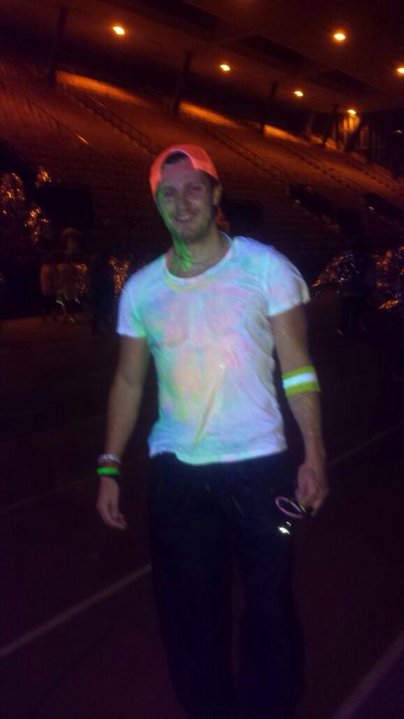 daveed11's tweet photo. Fun times neon @ the glow event @ meadowbank stadium last night in aid of RNIB. #colours #neon #rnib http://t.co/8i5IxagFMg