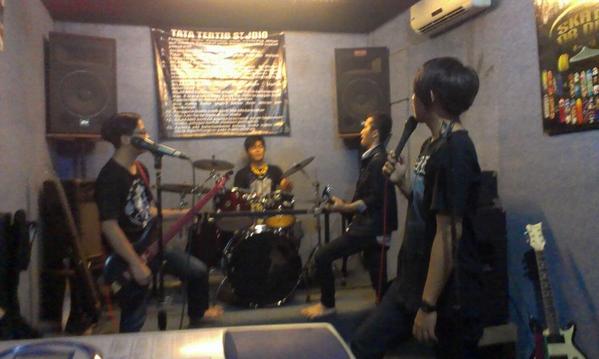 Prepare berofe play at launching black distro at Lapangan Pekayon, Bekasi.