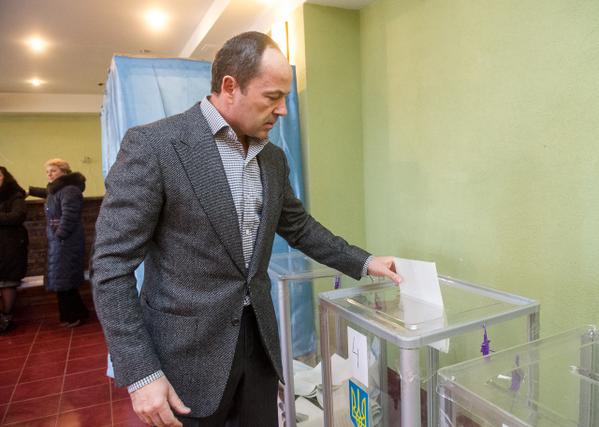 7887temp9887's tweet photo. Приходите на избирательный участок. Проголосуйте за Украину! http://t.co/NfVNc9tjWU