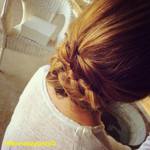 novias2punto0's tweet photo. Ana de @bigudies peinando a @princesabyMara para esta edición de #Novias2punto0 ¿Os gusta? #bodas #novias #peinados http://t.co/alsJTSQEfe