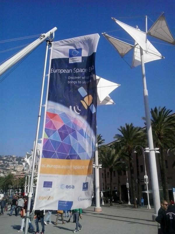 Cesca_____'s tweet photo. #festivaldellascienza #europeanspaceexpo #genoa #porto antico http://t.co/NZ0JhYw2ft