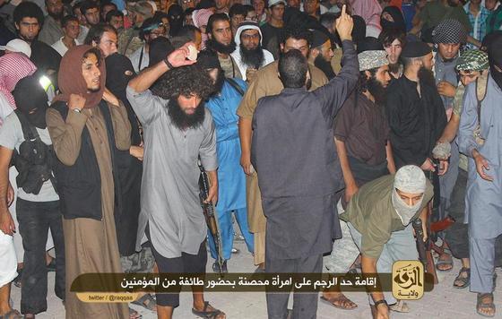 b_kisan's tweet image. #Islamiclogic Rape of married captives halal (Q4:24) but consensual sex outside marriage stoning to death #Cults #IS