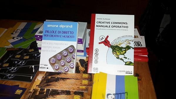 simonealiprandi's tweet photo. lo stand del #SumProject al #FestivalDellaCondivisione | @FdC_Lecce -- cc @Ledizioni @redazioneRockit http://t.co/Q68zwRforr