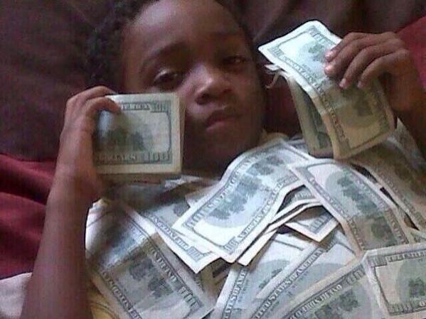 SpeakComedy's tweet photo. when your mom forgets to ask for her change back http://t.co/faL1uogCuj
