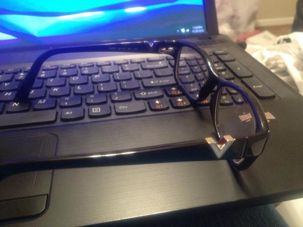 MacuiChoir's tweet image. #CallingAll #lesbians there's a V on the side of my glasses because #IWantThe V