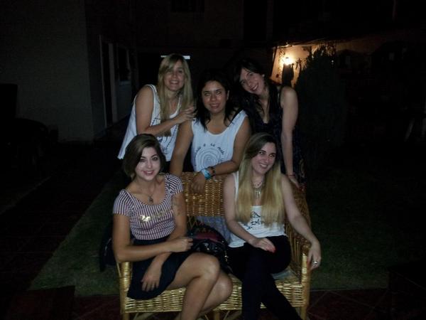Lira_Ceci's tweet photo. Feliz cumpleee buggie!!!!! Asi comenzamos... @verytwi @FerVittar @ja_manzana http://t.co/GIIQcZazC4