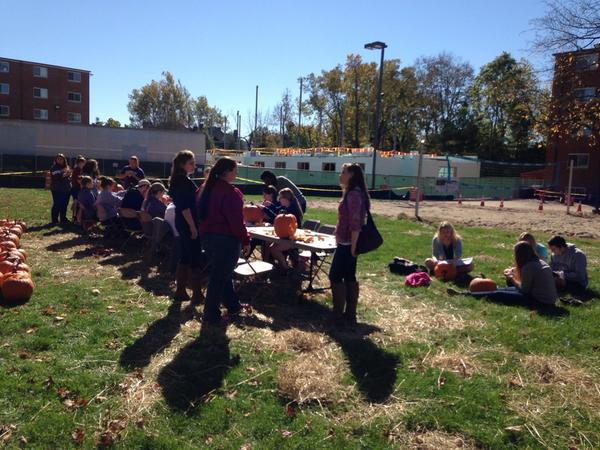 TransySAB's tweet photo. Pumpkin Carving has started in Back Circle @Transy! Come out to carve your pumpkin for #PumpkinMania #RafWeek http://t.co/yjglmYzvtt