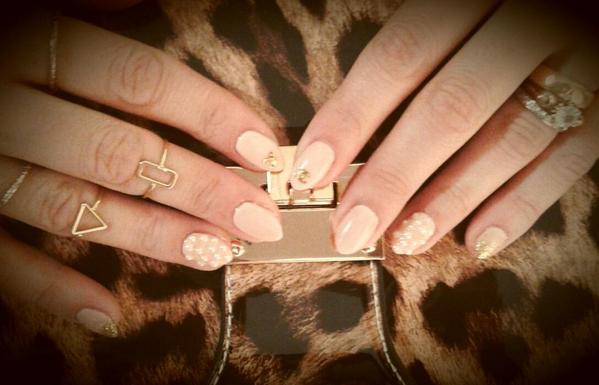 a1didi's tweet photo. My nails http://t.co/znOGD32oTU
