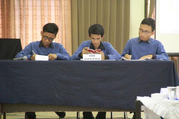 KDB_UB's tweet photo. Finalis KDB UB dari UNS http://t.co/khUaiMPios