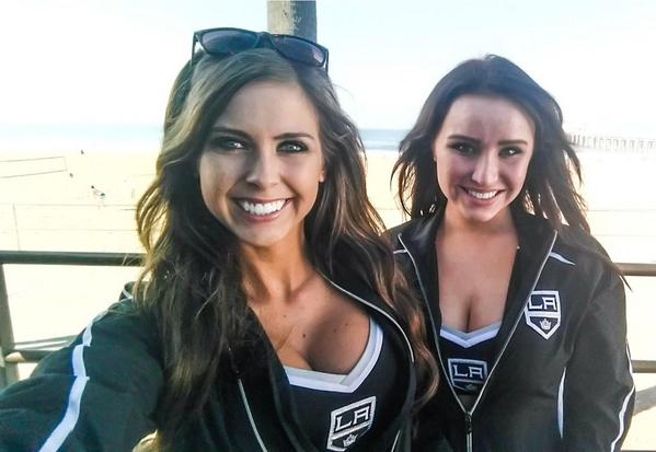 ProCheerRT's tweet photo. via LAKingsIceCrew: Coming at you live from the SkechersP2PWalk #P2PSteelSports #P2PWalk http://t.co/En10A55G9b