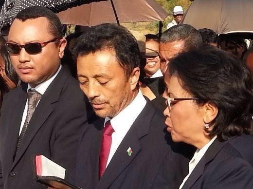 Lemurland's tweet photo. #Ravalomanana a quand même pris un sacré coup de vieu depuis 2009. #Dada #Madagascar #TeamGasy #Neny #Lalao #mdg2014 http://t.co/P9fEufW6Ms