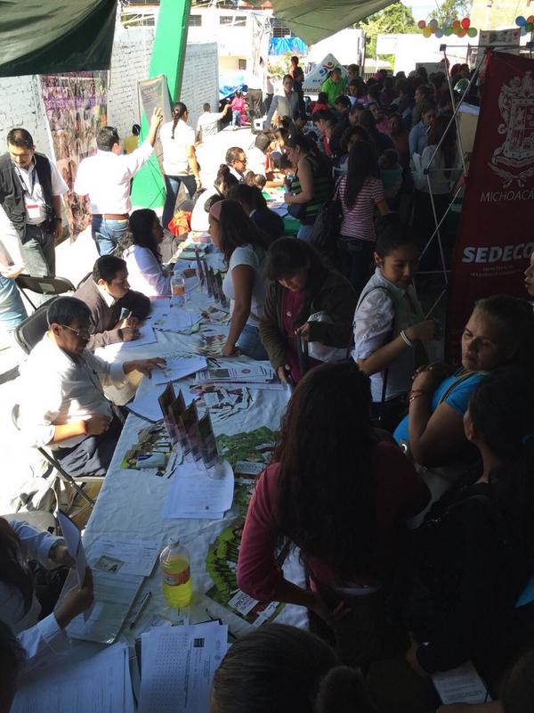 VictorSilvaMich's tweet photo. Se lleva a cabo #FeriaDeAtencionIntegral en col Trincheras de Morelia. Gran afluencia ciudadana #JuntosLoVamosALograr http://t.co/VAW4a1WaXW