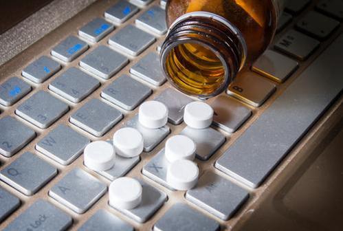 FaceookOffical's tweet photo. Watching Friends Recover from Addiction on Facebook http://t.co/YjQF4eUATs