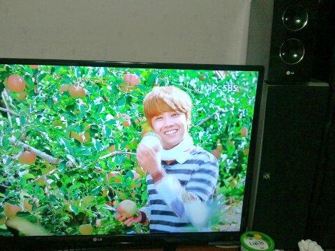 ftisland671's tweet photo. 오늘도 모던파머로달리는 일요일!! 무료한 일요일의 끝을 달래주는 드라마인거같다! 재미도있고 연기도좋은거같앙 모던파머짱짱 http://t.co/ycpJjnhIaT