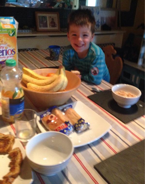 frankiejac's tweet photo. @KiaUK breakfast and teeth BEFORE putting school uniform to keep clean (at least until school) #schoolrunhacks http://t.co/D9h6OQeBtC